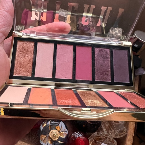 New Milani eyeshadow palettes, almost new I have only swatched them. - Picture 5 of 8